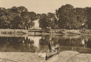 Rio de Londres na balsa de Isleworth que olha para as clareiras verdes de Kew Gardens, c1935. de Donald McLeish