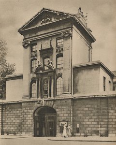 Portão principal de St. Bartholomews, Londons Eldest Hospital, c1935. de Donald McLeish