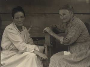 [Arminda Tia Mindy Anderson Curtis, e amigo], 1930-1934 (impressão de platina)