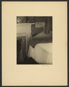 [Interior da casa de Olive Dame Campbell, Brasstown, Carolina do Norte] de Doris Ulmann