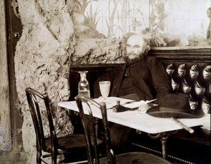 Verlaine num bistrô bebendo absinto