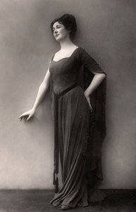 Miriam Clements, atriz e performer britânica, 1910. de Dover Street Photo Studio