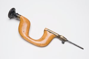Brace (buxo, jacarandá, gunmetal e ferro)