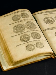 Livro de dinheiro com gravuras de moedas inglesas (livro) de Dutch School