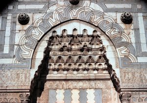 Detalhe do portal de entrada da escola islâmica (c.1251)