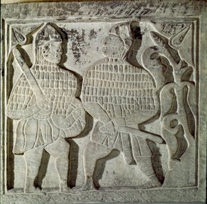 Seljukide Art (Seljukide ou Saljuqide): baixo relevo representando dois guerreiros. De Konya, Turquia. Século XIII. Museu de Arte Islâmica Turca, Istambul