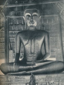 Glória do Santuário Central em Wat Suthat, Bangcoc, c1935 de ENA