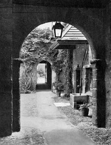 Antiga corte nos arredores da Catedral de Exeter, Devon, 1924-1926