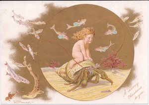 Um cartão de Natal vitoriano de um caranguejo eremita numa carapaça a ser montado por um bebé de água surrounnded por um cardume de peixes, de Gertude Thompson, c.1895 (cor litho) de E. Gertrude Thompson