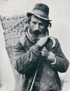 Um vendedor ambulante alemão, distrito de Ehningen, Wurttemberg, 1912 de E Uhlenhuth