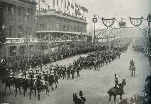 O contingente naval que cruza a ponte de Londres em Southwark, Londres, 1897.