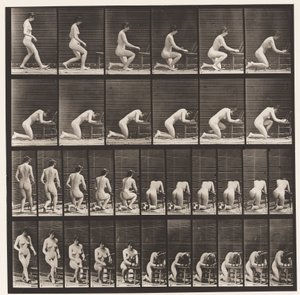 Prancha 254. Ajoelhada, cotovelos na cadeira, mãos postas de Eadweard Muybridge