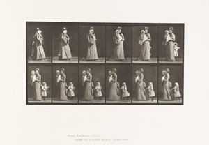 Prato 52. Andando com a criança carregando, virando-se; outra criança (70) segurando para se vestir de 9 de Eadweard Muybridge