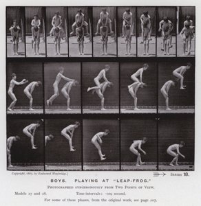 A Figura Humana em Movimento: Rapazes, a brincar no "Saltar Rã" (foto a p/b) de Eadweard Muybridge