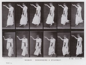 A Figura Humana em Movimento: Mulher, descendo uma escadaria (foto a p/b) de Eadweard Muybridge