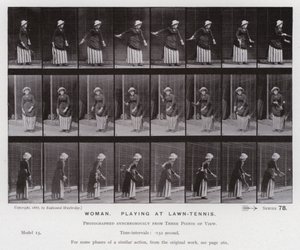 A Figura Humana em Movimento: Mulher, a brincar no ténis de relva (foto a p/b) de Eadweard Muybridge