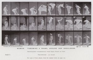 A Figura Humana em Movimento: Mulher, atirando um xaile aos ombros (foto a p/b) de Eadweard Muybridge