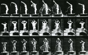 Mulher, despejar, um, bacia água, sobre, dela, cabeça, ilustração, de, &39;The, figura humana, em, Motion&39;, 1904, edição de Eadweard Muybridge