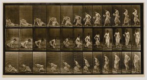 Mulher sentada no chão, do livro Animal Locomotion de Eadweard Muybridge