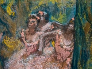 Três dançarinos em saias de salmão (detalhe). 1904-1906. Pastel em papel maroufle sobre papelão. de Edgar Degas