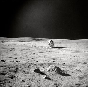 Apollo 14 EVA View, superfície lunar, 1971. de Edgar Mitchell