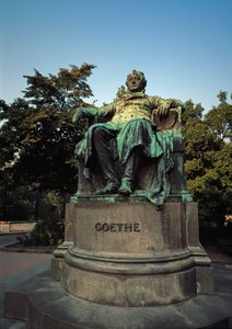 Monumento em homenagem ao poeta alemão Johann Wolfgang von Goethe (1749-1832) feito por Edmund von Hellmer (1850-1935) de Edmund Ritter von Hellmer