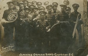 Cartão postal fotográfico da Jenkins Orphanage Band, Charleston, Carolina do Sul, 1914. de Edward Elcha