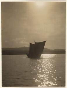 [À luz cinzenta do amanhecer, os guerreiros Yaklus afastaram-se]
