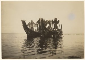 [Em breve ouviremos as suas canções de orgulho e ostentação] de Edward S. Curtis