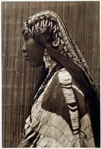 Índio da América: "Portrait of Indian Girl" Photography by American Edwards Curtis (1868-1952), século XX. La Rochelle, Museu do Novo Mundo de Edward Sheriff Curtis