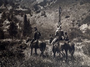 Índios da América da tribo Apsaroke no desfiladeiro negro, Estados Unidos de Edward Sheriff Curtis