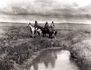 Três chefes índios americanos, c.1900 (fotogravura) (foto a preto e branco) de Edward Sheriff Curtis