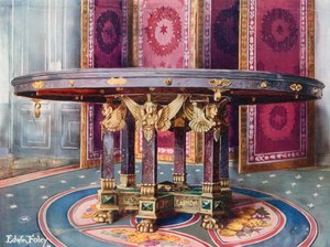 Mesa Circular de Vários Mármores, com Montagens Costas Douradas. Tela Dobrável de Madeira Esculpida e Dourada com Painéis de Seda de Edwin John Foley