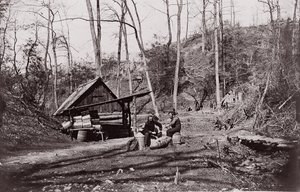 [Uma Estação da União no Rio James estabelecida para extrair pólvora da Confederação..., 1864. de Egbert Guy Fowx.