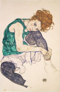 Mulher sentada com pernas elaboradas Adele Herms