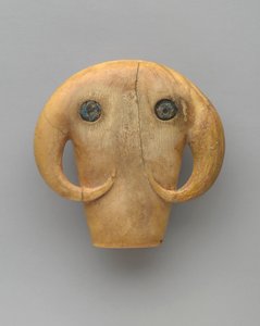 Amuleto em forma de cabeça de touros, c.3500-3100 aC de Egyptian