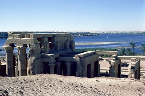 Vista do Templo Duplo Romano e Ptolomaico de Sobek e Haroeris no Rio Nilo