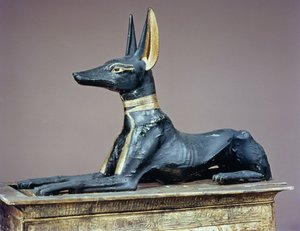 Anúbis, deus egípcio dos mortos de um baú em forma de santuário, do túmulo de Tutancâmon (c.1370-52 aC) Novo reino (madeira) (ver também 63054)