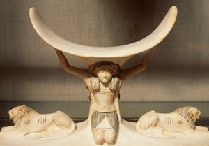 Apoio de cabeça esculpido em marfim apoiado por Shu, personificação do ar, da Tumba de Tutankhamun, civilização egípcia, XVIII Dinastia de Egyptian 18th Dynasty