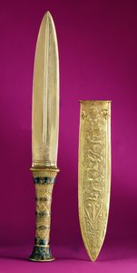 Adaga e bainha, do túmulo de Tutancâmon (c.1370-1352 aC) Novo reino (ouro incrustado com lápis-lazúli)
