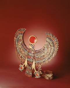Falcon peitoral, do túmulo de Tutankhamon, New Kingdom (ouro incrustado com lápis-lazúli, turquesa, cornalina e vidro)