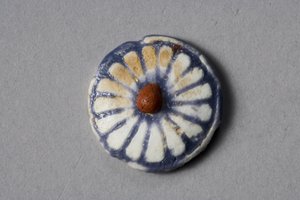 Roundel floral, período de Amarna, 1353-37 aC (faiança)