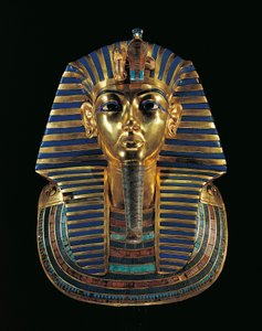 Máscara funerária dourada de Tutankhamen (1347/1338 a.c.) incrustada com lápis lazúli, obsidiana e turquesa de Egyptian 18th Dynasty