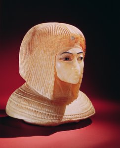 Chefe de uma mulher, acredita-se ser princesa Kiya, New Kingdom (alabastro)