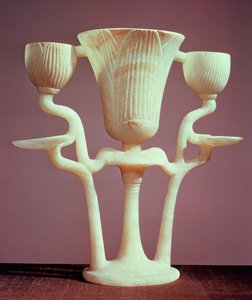 Lâmpada em forma de três flores de lótus, do túmulo de Tutancâmon (c.1370-52 aC) Novo reino (alabastro)
