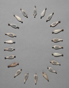 Contas em forma de pétala, c.1391-1353 aC de Egyptian 18th Dynasty