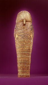 Vista traseira de um dos caixões canópicos, do túmulo de Tutankhamon (c.1370-1352 aC) Novo reino (ouro batido incrustado com vidro colorido e cornalina) (ver também 227990-91)