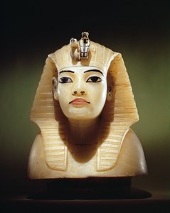 Stopper de uma das urnas canopic, da tumba de Tutankhamun, reino novo (alabastro) (veja também 149422)