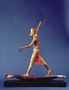 Tutancâmon (C.1370-1352 aC) o arpoador, do túmulo de Tutankamon, Novo Reino (madeira dourada) (ver também 3977 e 120779)