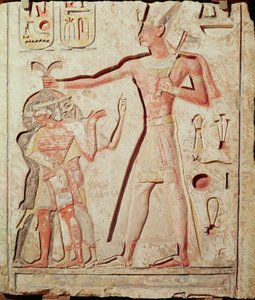Ramsés (1279 - 1213 a.C.) ferindo os seus inimigos (relevo em calcário pintado, 19ª Dinastia)
